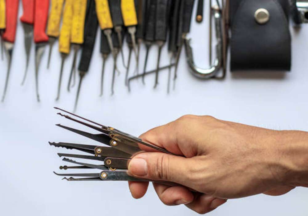 how to pick a door lock with a credit card 5 how to pick a door lock with a credit card 5